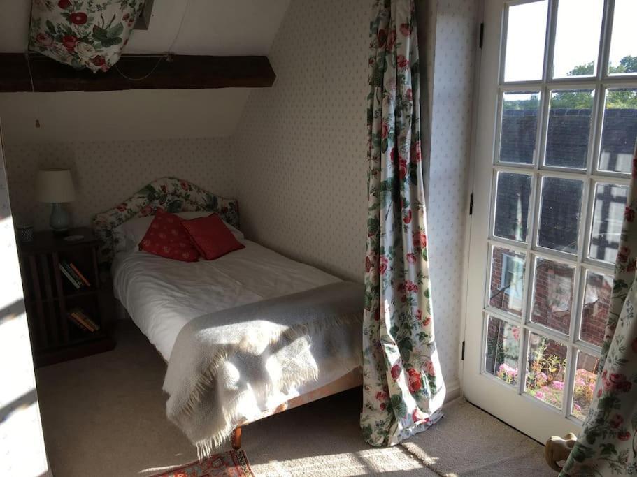 Cottage Barn Conversion On Working Farm Worcester Exterior foto