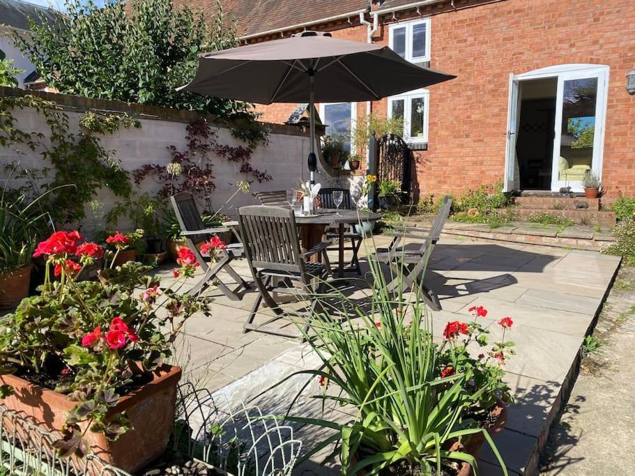 Cottage Barn Conversion On Working Farm Worcester Exterior foto