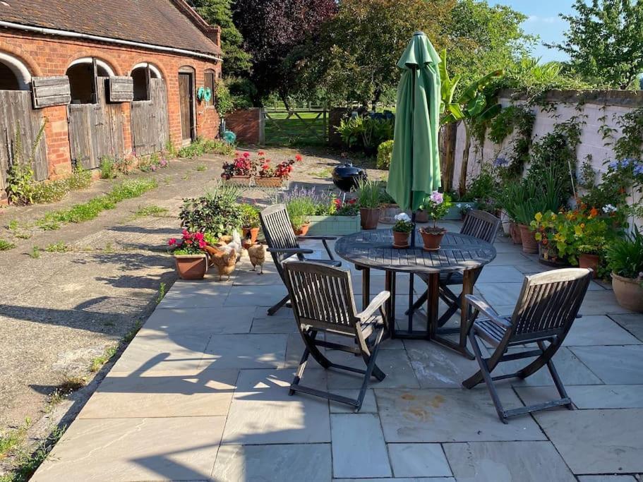 Cottage Barn Conversion On Working Farm Worcester Exterior foto